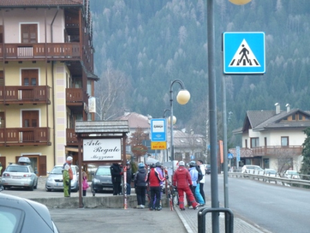 гостиницы Италии мезана лыжная гостиница dolomiti di brenta val di sole гостиница Eccher фото туристов
